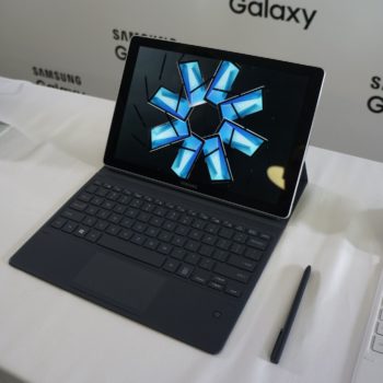 mwc 2017 galaxy book prise en main jdg 01
