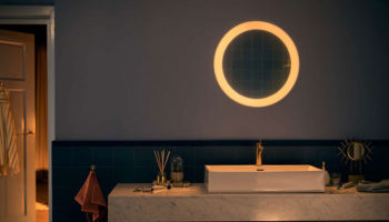 Voici le miroir mural connecté Philips Hue Adore Bathroom 85 mirror