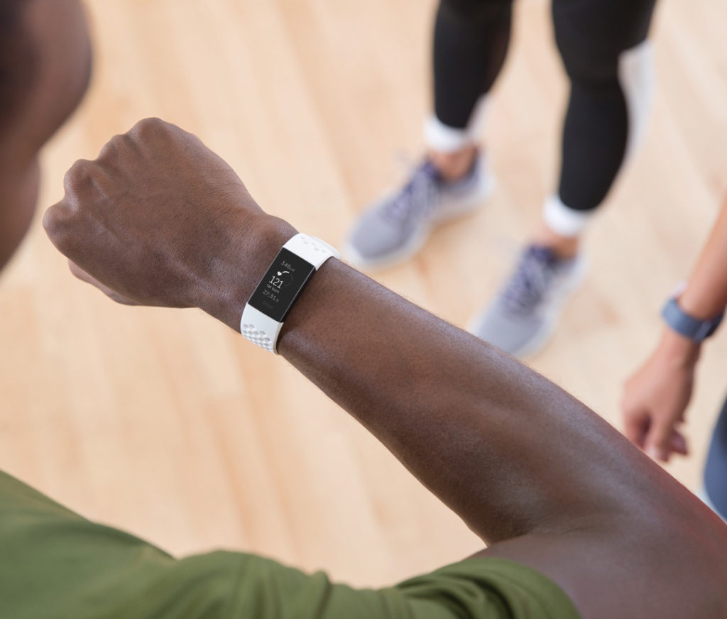 Fitbit Charge 3 : de gros changements la rapprochant d'une smartwatch 54 charge3 frost white graphite aluminum 3 27d66fc27ab2a3537146b356a4642c1c