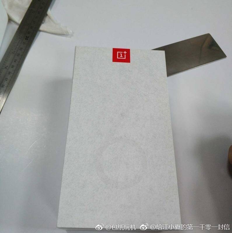 OnePlus 6T : la boîte révèle l'encoche en forme de goutte d'eau 56 Alleged OnePlus 6T retail box 1