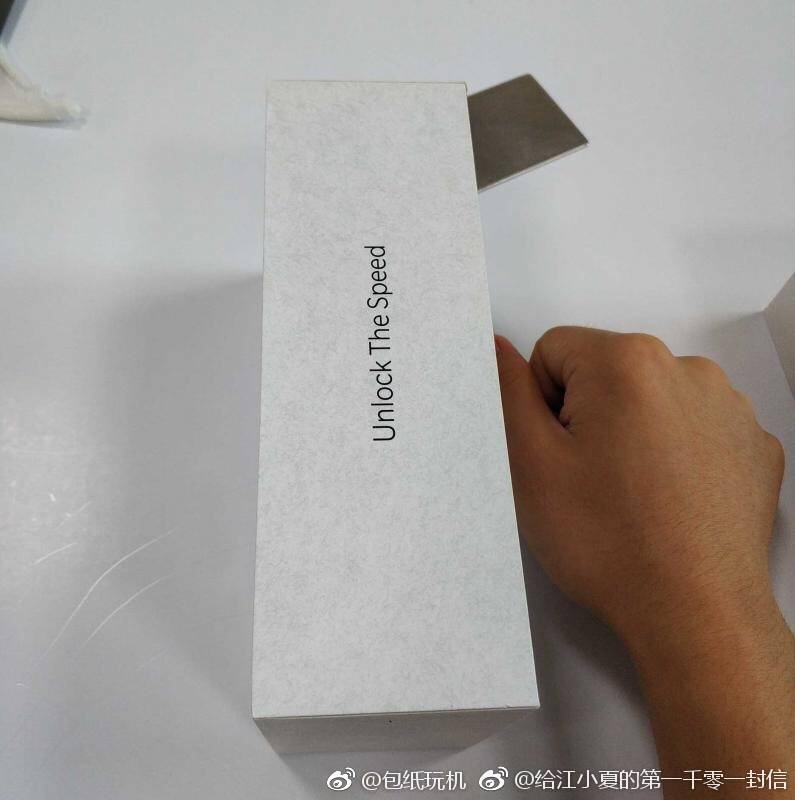 OnePlus 6T : la boîte révèle l'encoche en forme de goutte d'eau 57 Alleged OnePlus 6T retail box 2