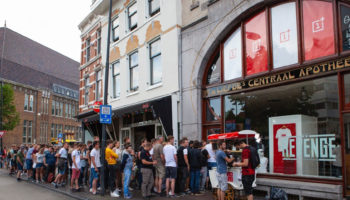 People are lining up for OnePlus 6 in Utrecht Netherlands 1