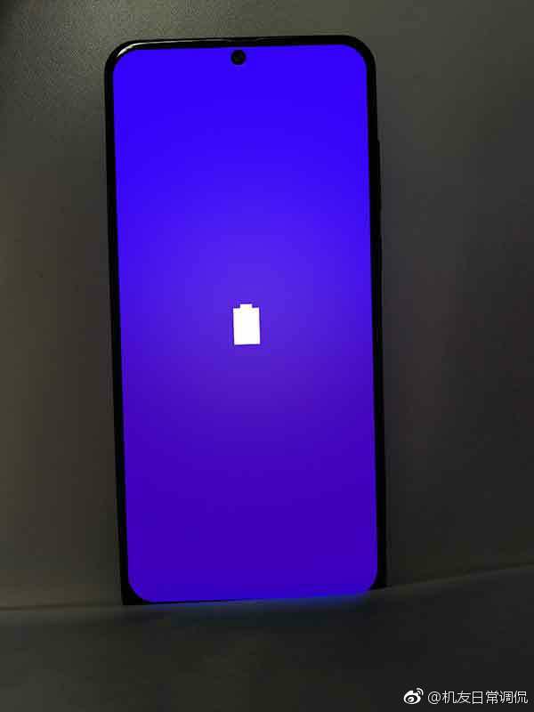 La fuite du Lenovo Z5 montre un trou en plein milieu de l'écran pour la caméra 54