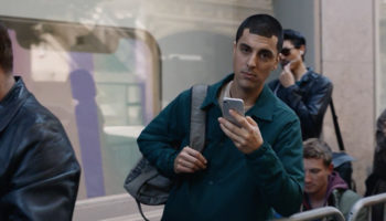 Samsung mocks Apple