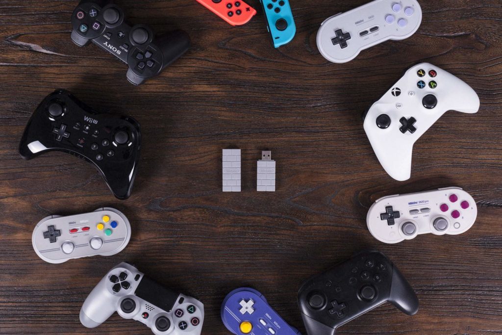 La PlayStation Classic passe au sans fil avec le nouvel adaptateur 8bitdo 46 814CHdWka L. AC