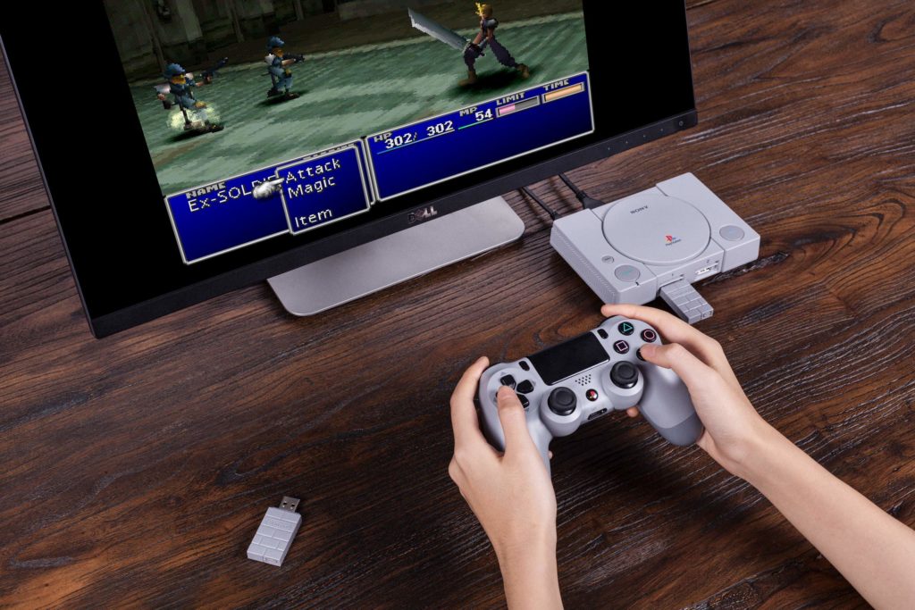 La PlayStation Classic passe au sans fil avec le nouvel adaptateur 8bitdo 45 91C54HQs5nL. AC