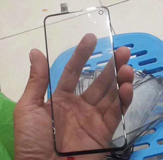 Dui7WpMUUAAJ4Yk copie