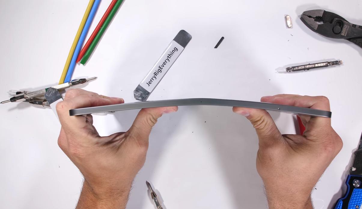apple says 2018 ipad pros bending is a feature not a bug 524352 2