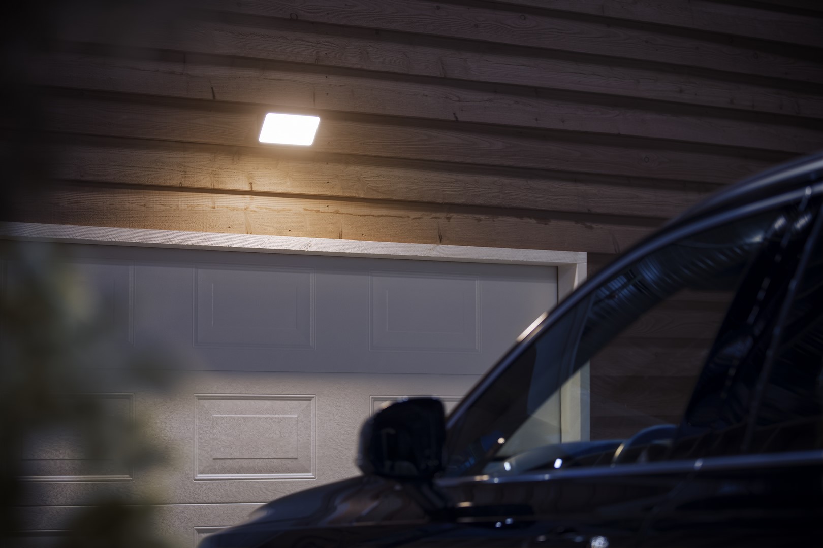 CES 2019 : Philips Hue ajoute des lumières extérieures et un capteur de mouvement 49 HUE outdoor Floodlight Copy