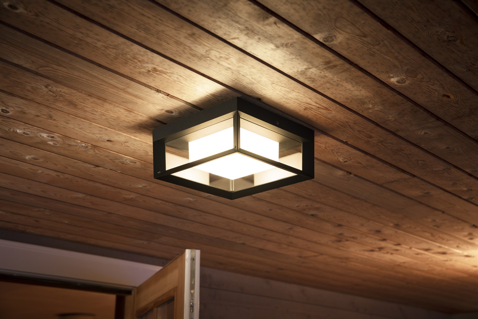 CES 2019 : Philips Hue ajoute des lumières extérieures et un capteur de mouvement 51 HUE outdoor Econic ceiling Copy