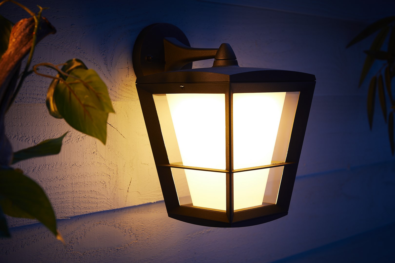 CES 2019 : Philips Hue ajoute des lumières extérieures et un capteur de mouvement 52 HUE outdoor Econic down Copy