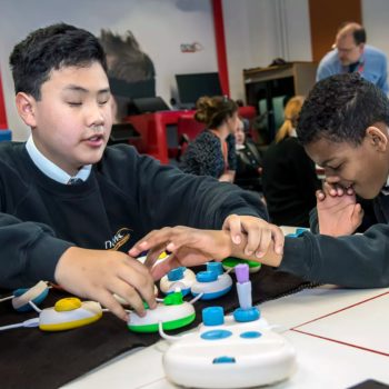 microsoft code jumper outil programmation physique pour enfants aveugles