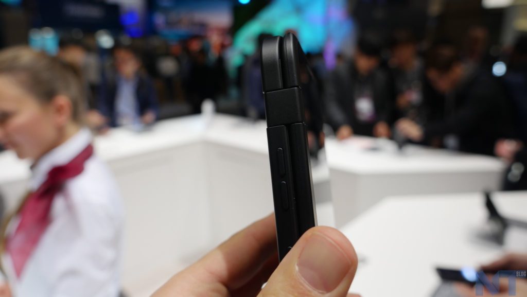 MWC LG V50 ThinQ 35