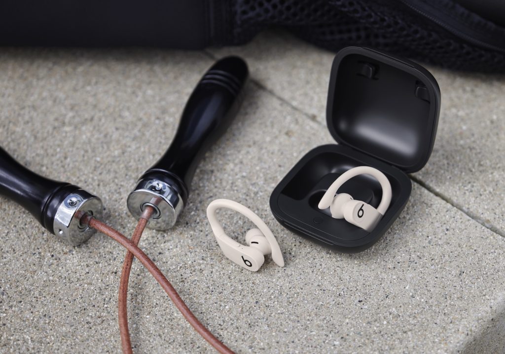 Les nouveaux Powerbeats Pro d’Apple sont des Airpods avec un confort accru 51 PP Lifestyle PBPRO WHT Yoga Mat Rope 23958 R4 RGB