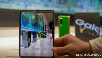 galaxy fold first hands 17
