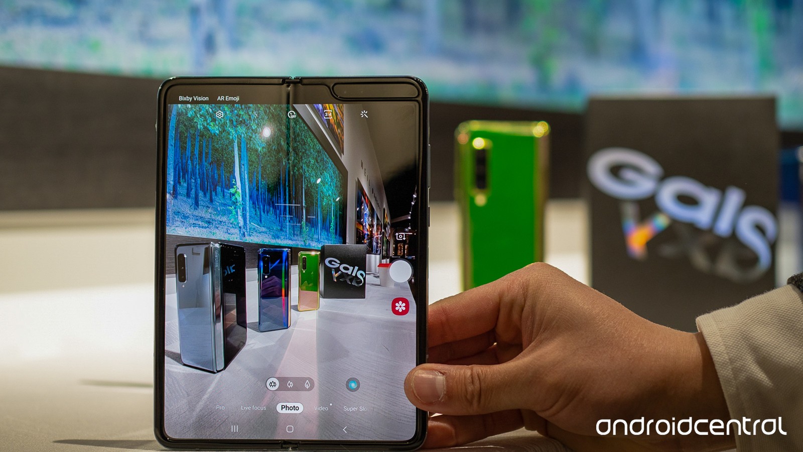 galaxy fold first hands 17