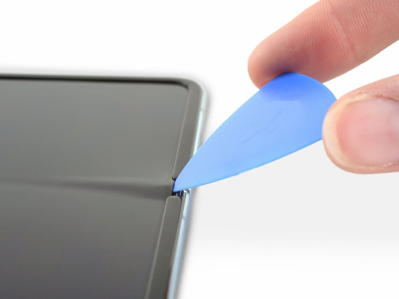 Le démontage du Galaxy Fold par iFixit expose le gros problème du smartphone 49 iFixit Galaxy Fold teardown 1