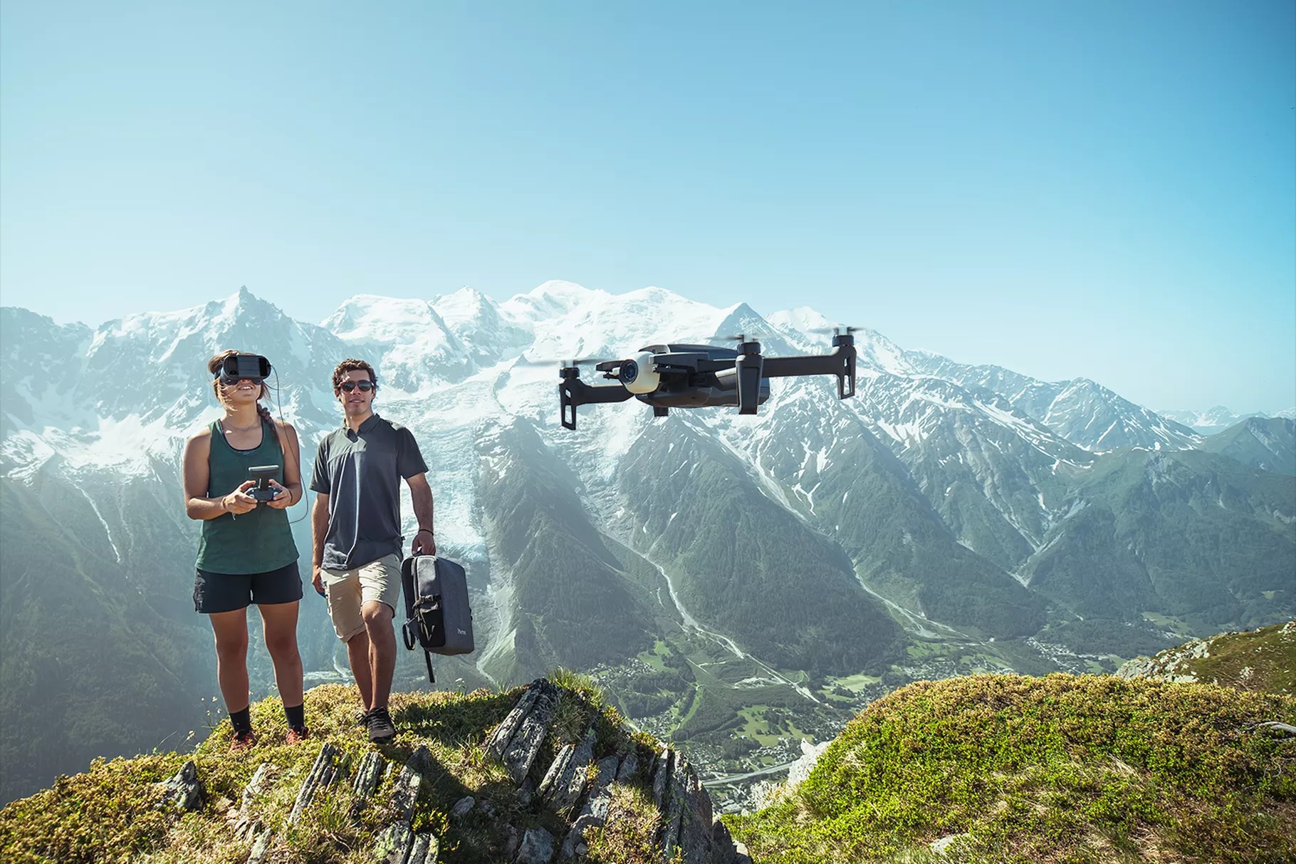 Le nouveau drone ANAFI FPV de Parrot est contrôlable par des lunettes