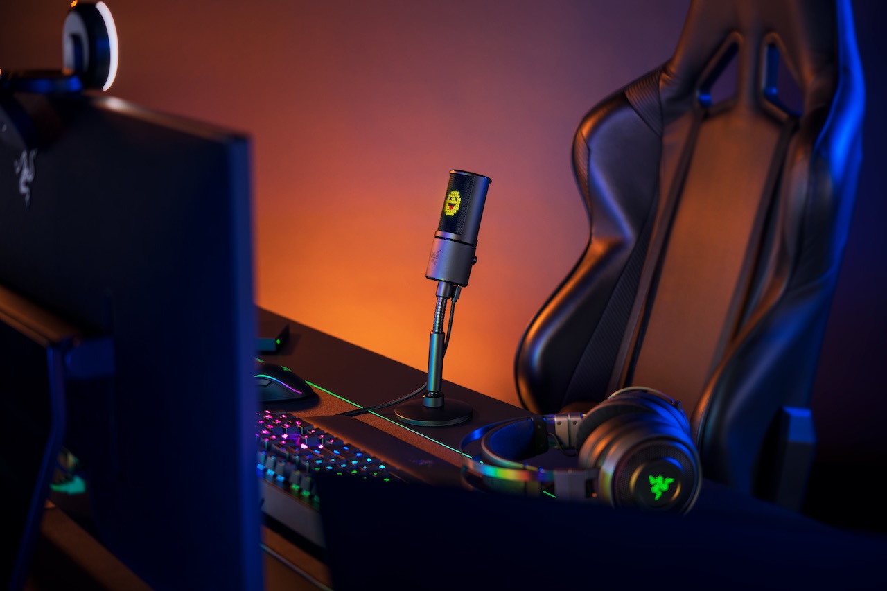 Le Razer Seiren Emote affiche une émoticône interactive qui réagit à l'audience des streamers 50 Seiren Emote 611 R2