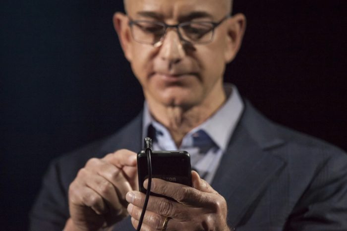 Le téléphone du PDG d’Amazon, Jeff Bezos, piraté avec un message de WhatsApp