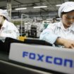 100642777 foxconn worker assembly line gettyp