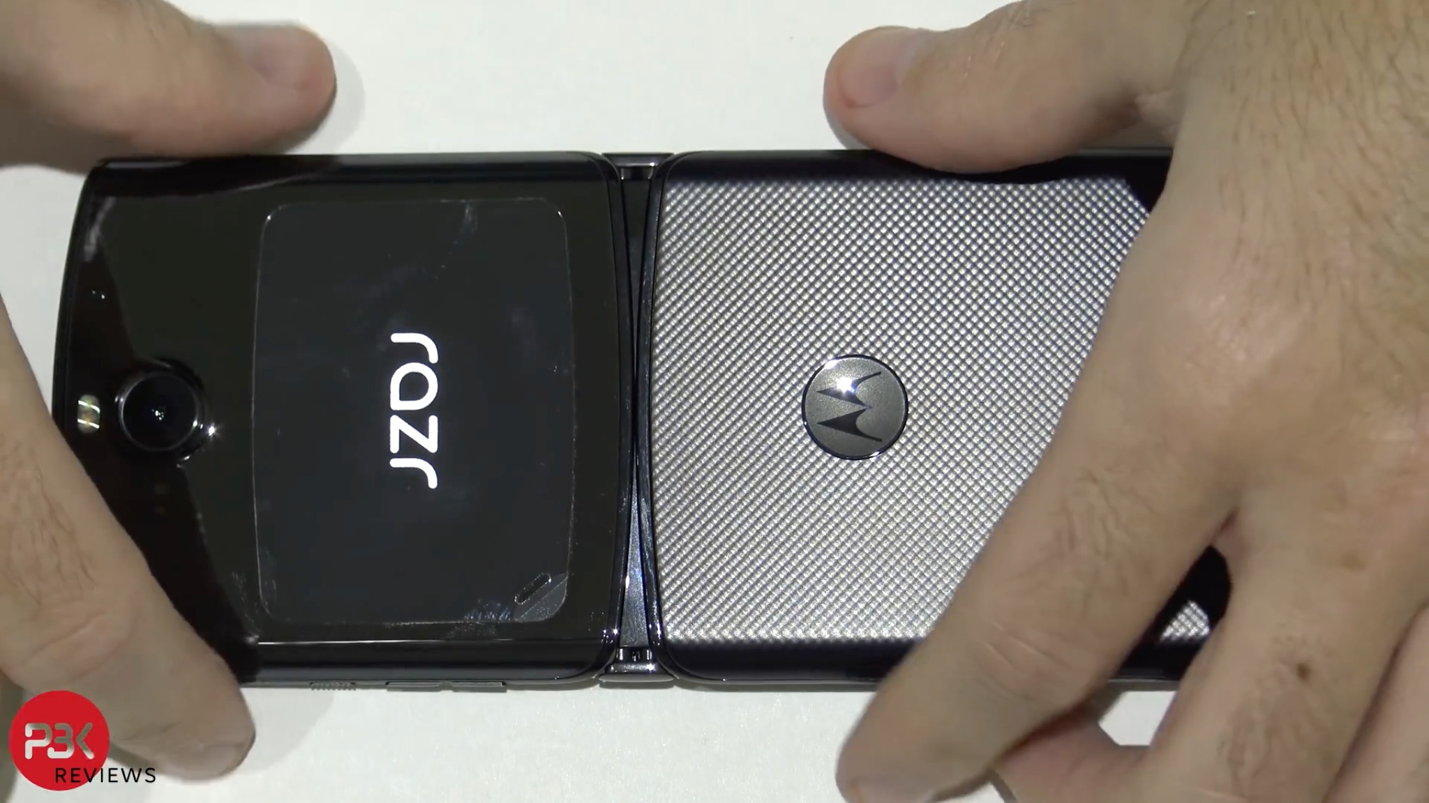 Le démontage du Motorola RAZR révèle un minutieux processus de fabrication