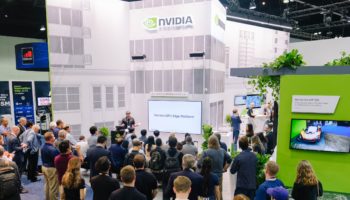 crowds booth mwc los angeles