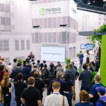 crowds booth mwc los angeles