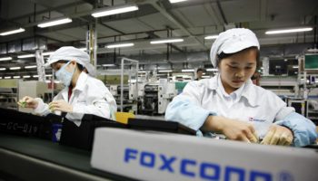 100642777 foxconn worker assembly line gettyp