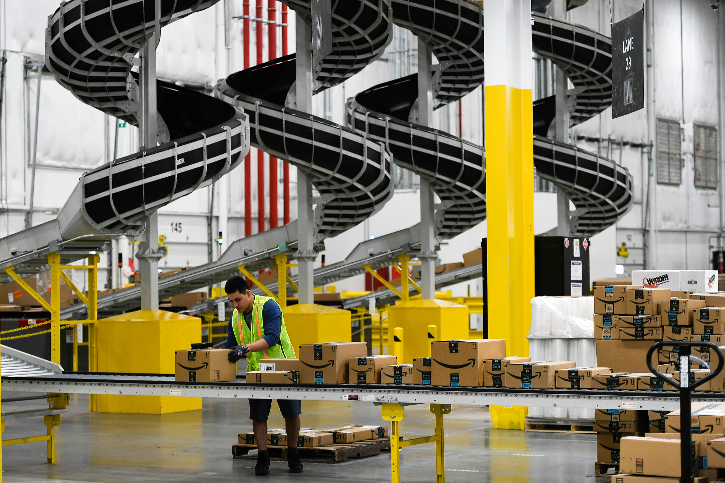 Les employés d'Amazon porteront des masques et devront vérifier leur température 49 biz amazon 1136921920