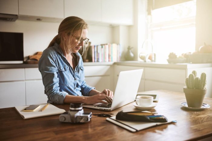 Google et Facebook permettent aux employés de télétravailler jusqu’en 2020
