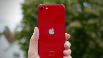 iphone se 2020 back hand red 150