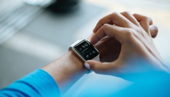smartwatch 828786 1280