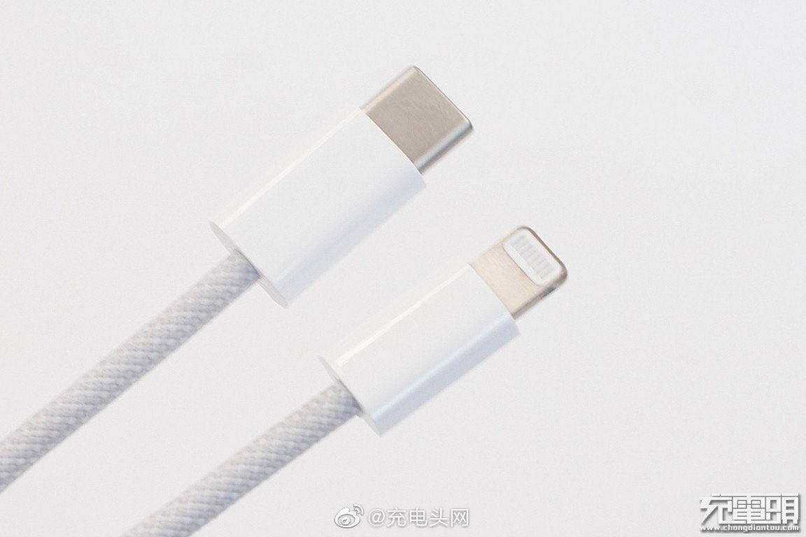L'iPhone 12 pourrait arriver avec un câble de charge tressé 49 Ec5vvbRUcAAcQ1l