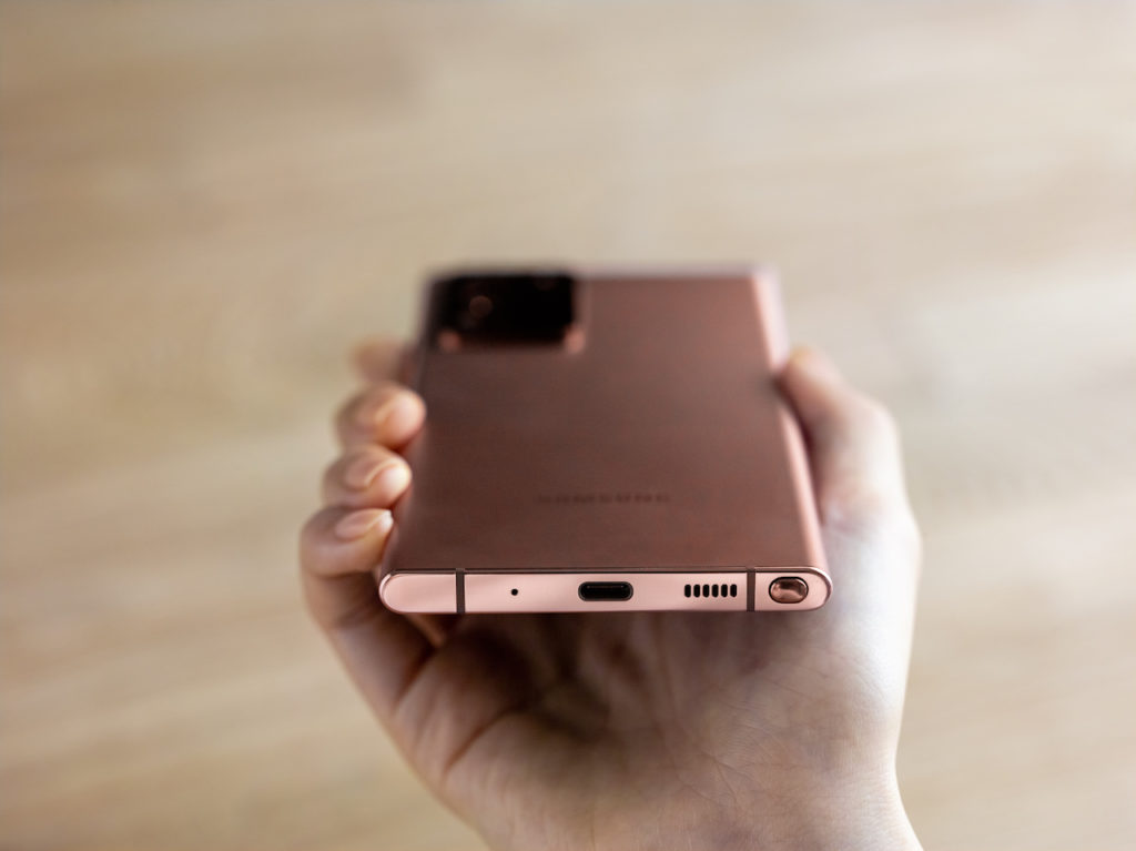 28 hands on galaxynote20ultra lifestyle image