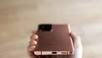 28 hands on galaxynote20ultra lifestyle image
