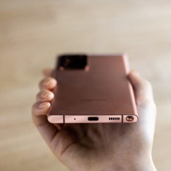 28 hands on galaxynote20ultra lifestyle image