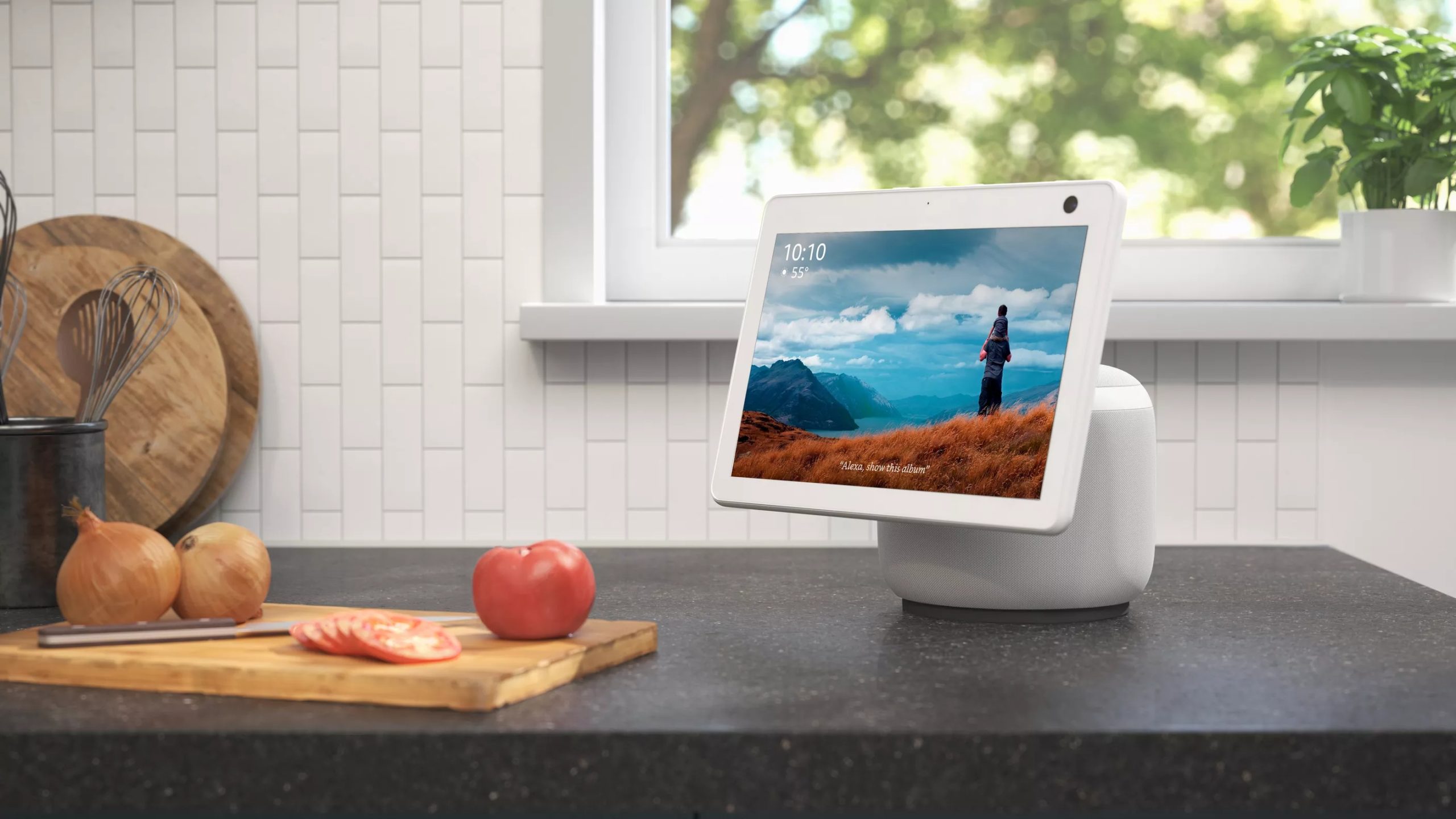 Echo Show 10 Glacier White Kit scaled