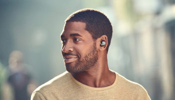 Jabra Elite 85t Lifestyle male