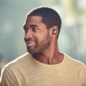 Jabra Elite 85t Lifestyle male