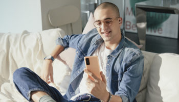 07 galaxys20fe design lifestyle image