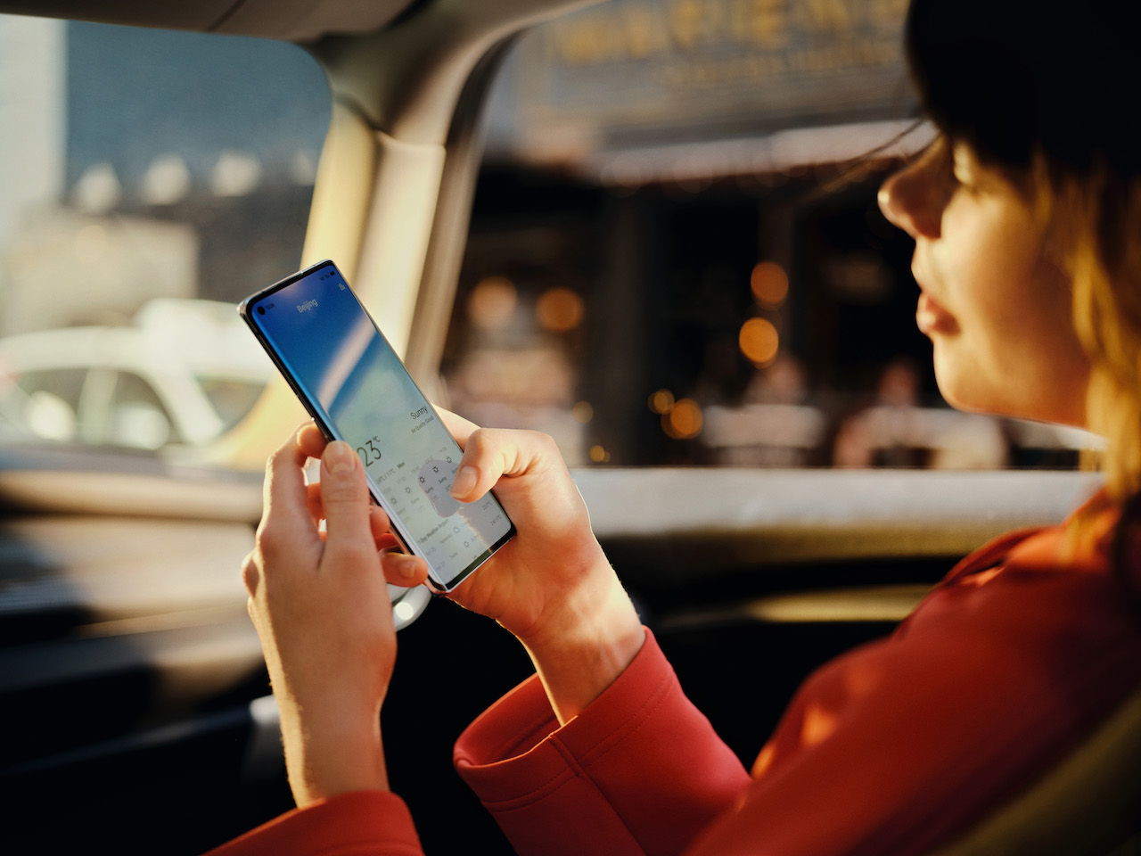 M 05 Reno4 Pro 人物场景图Lifesyle scenario image 阳光屏Sun screen RGB Globle Final20200520