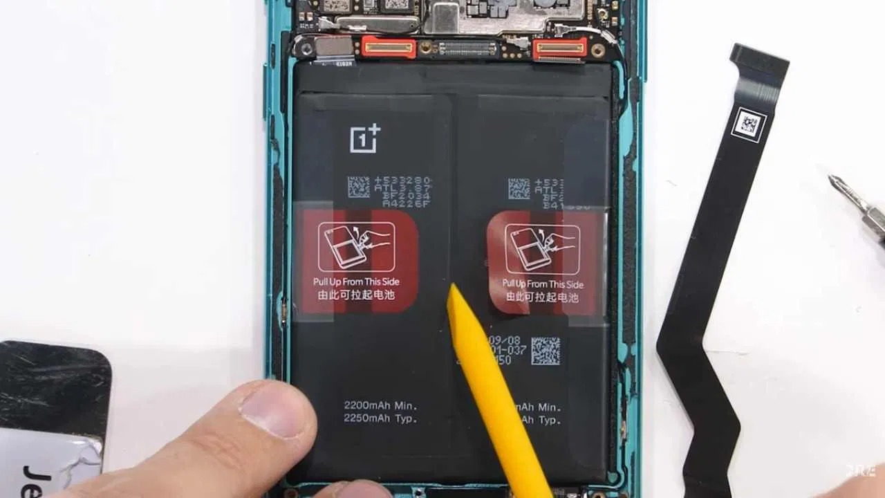 Le démontage du OnePlus 8T révèle les caractéristiques de charge et de refroidissement