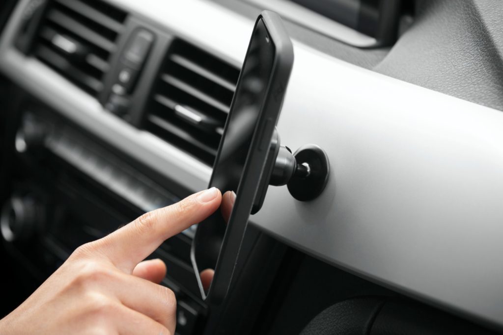 Peak Design Mobile est un écosystème d'accessoires magnétiques pour votre smartphone 53 PD Mobile 03 AutoMount03