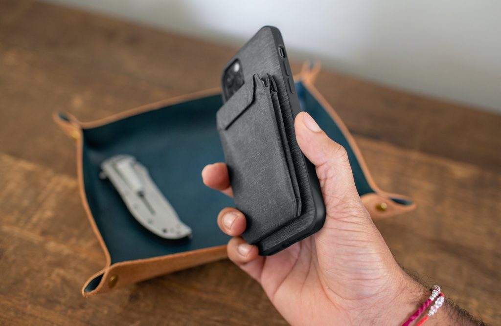 Peak Design Mobile est un écosystème d'accessoires magnétiques pour votre smartphone 55 PD Mobile 10 KickstandWallet01