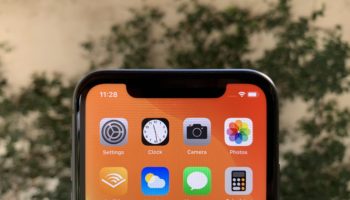 iPhone 11 notch hand