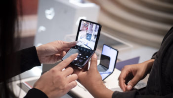 013 galaxyzflip paris fashion week