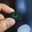 snapdragon 8cx chip front