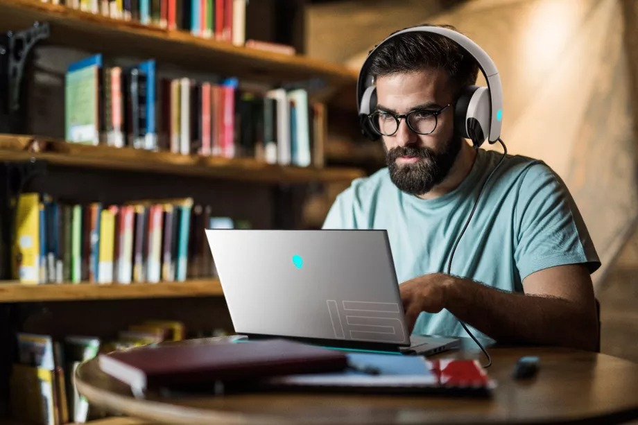 Alienware m15 lifestyle.0