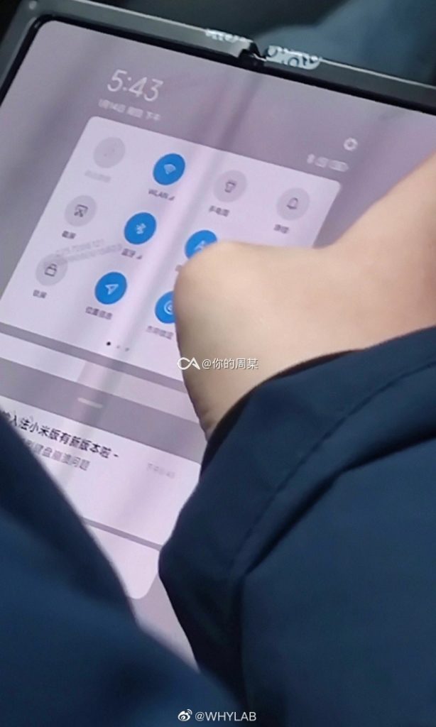Le smartphone pliable de Xiaomi a un problème de pliage... 52 xiaomi foldable phone 4